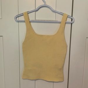 Light yellow tank
